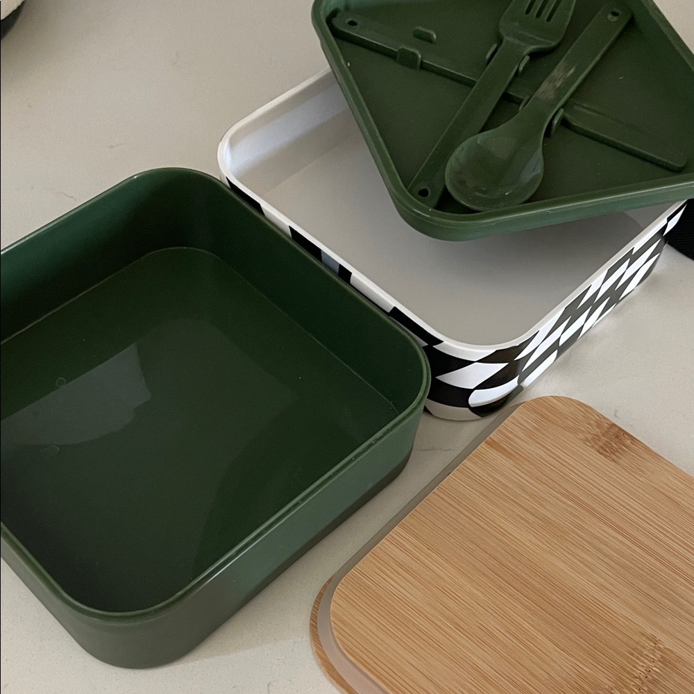 Checkered Green Food Storage Container - Picture 4 of 4